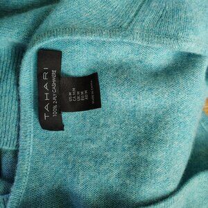 Tahari baby blue cashmere V neck sweater size M